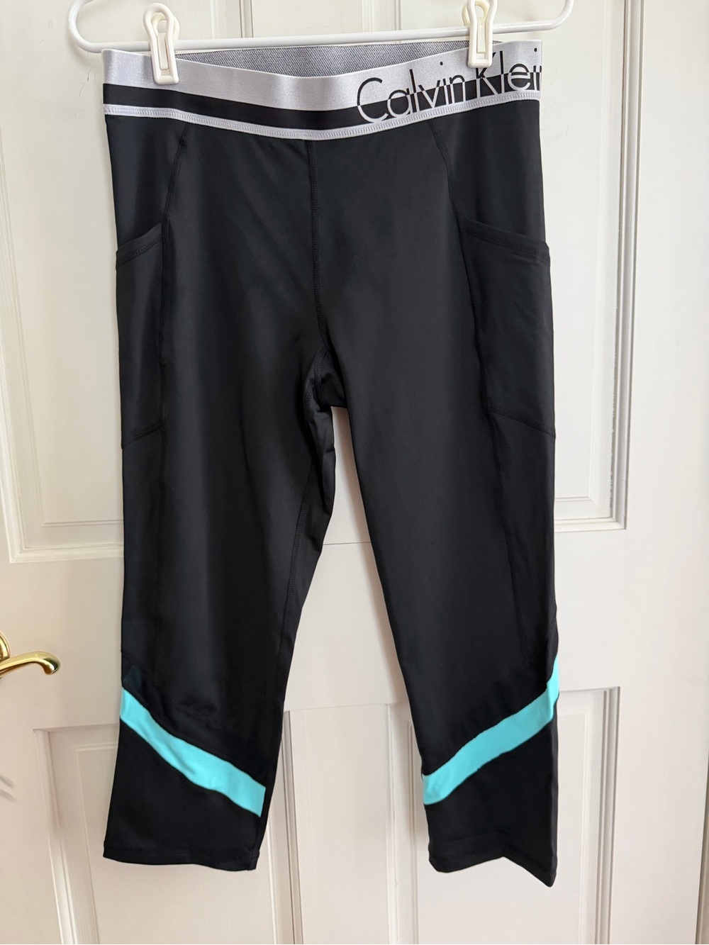 NWOT Womens CALVIN KLEIN PERFORMANCE Cropped Capris Side Pockets Size Large